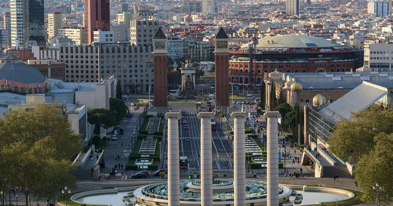 Venise, Barcelone, Santorin : les alternatives chiffrées