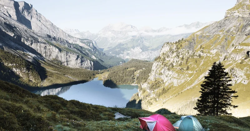 Où camper légalement : réglementation, zones autorisées et erreurs à éviter